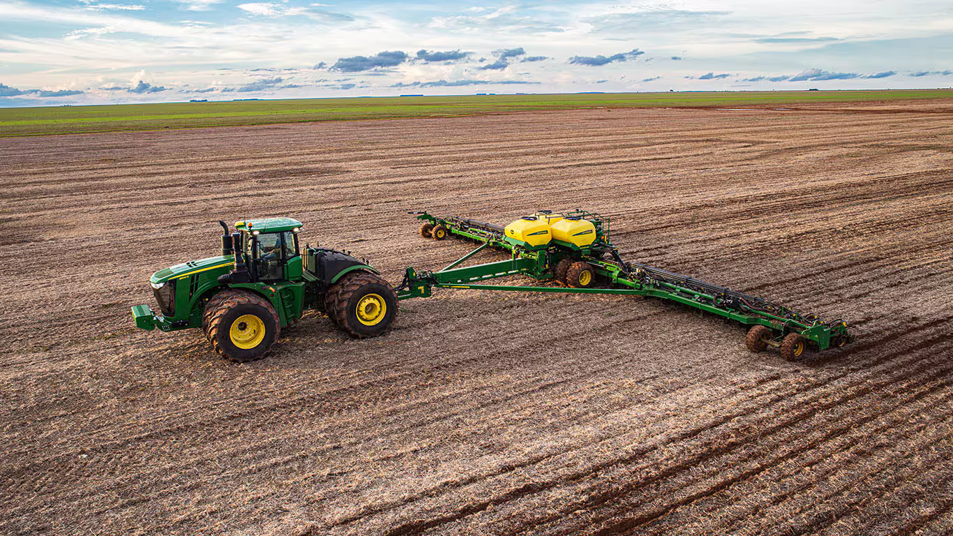 trator john deere 9r plantando