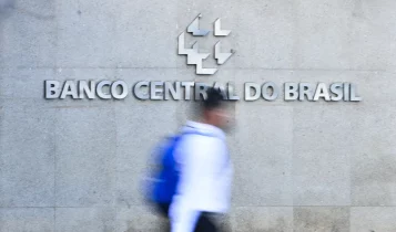 BC acompanha tarifaço e vê juro alto por tempo “bastante prolongado”