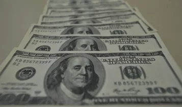 Dólar sobe para R$ 5,68 com dados fortes da economia dos EUA