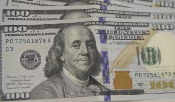 Dólar supera R$ 5,50 com tarifas de Trump sobre o Brasil
