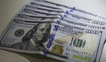 Dólar sobe para R$ 5,75 após imposição de tarifas de Trump