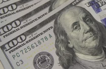 Dólar cai para R$ 5,64 e fecha no menor valor desde outubro