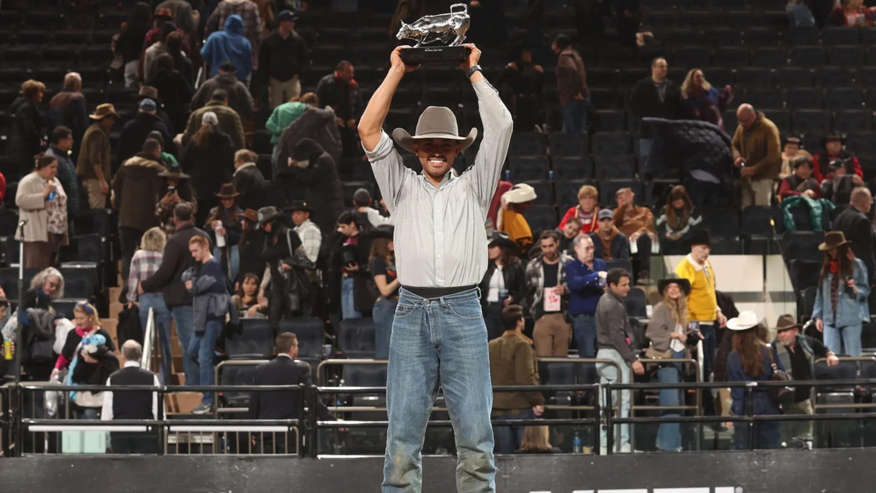 Brasileiro é campeão da etapa histórica da PBR em New York e entra na briga pelo título mundial