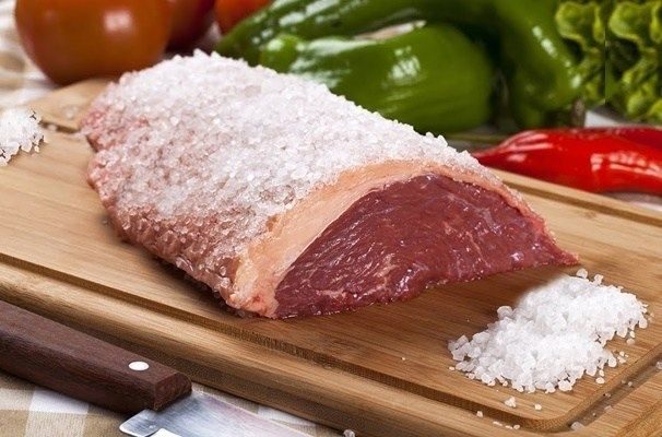 Nunca use sal grosso na picanha, alerta especialista; Você concorda?