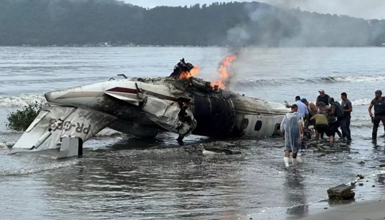 queda de aviao de pequeno porte em Ubatuba