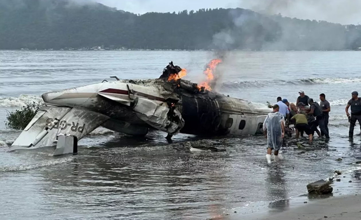 queda de aviao de pequeno porte em Ubatuba