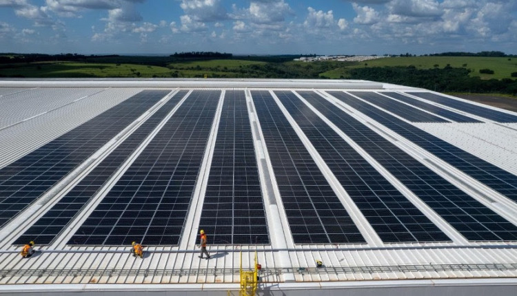 Gigante das máquinas agrícolas inaugura maior usina de energia solar do país