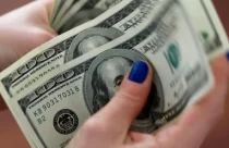 Dólar sobe para R$ 5,73 com novo coronavírus na China