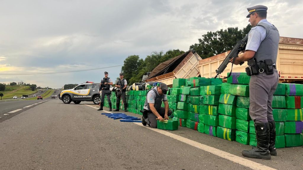 Polícia Rodoviária de SP encontra 9 toneladas de maconha em carga de milho