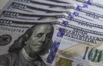 Dólar sobe para R$ 5,71 com piora de ambiente no exterior