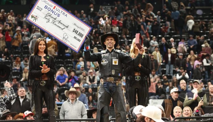 Brasileiro é campeão na PBR em corrida pelo título de melhor cowboy do mundo