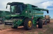 Prejuízo milionário: Maquinários agrícolas são apreendidos durante colheita da soja; Vídeo