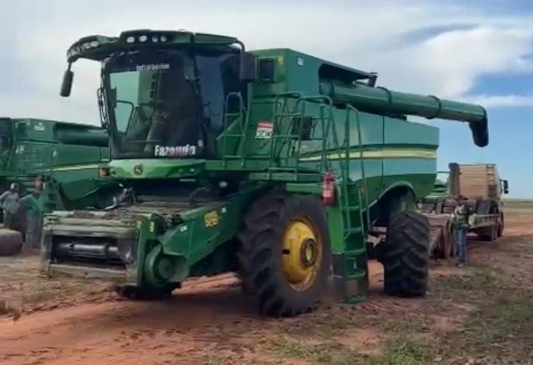 Prejuízo milionário: Maquinários agrícolas são apreendidos durante colheita da soja; Vídeo