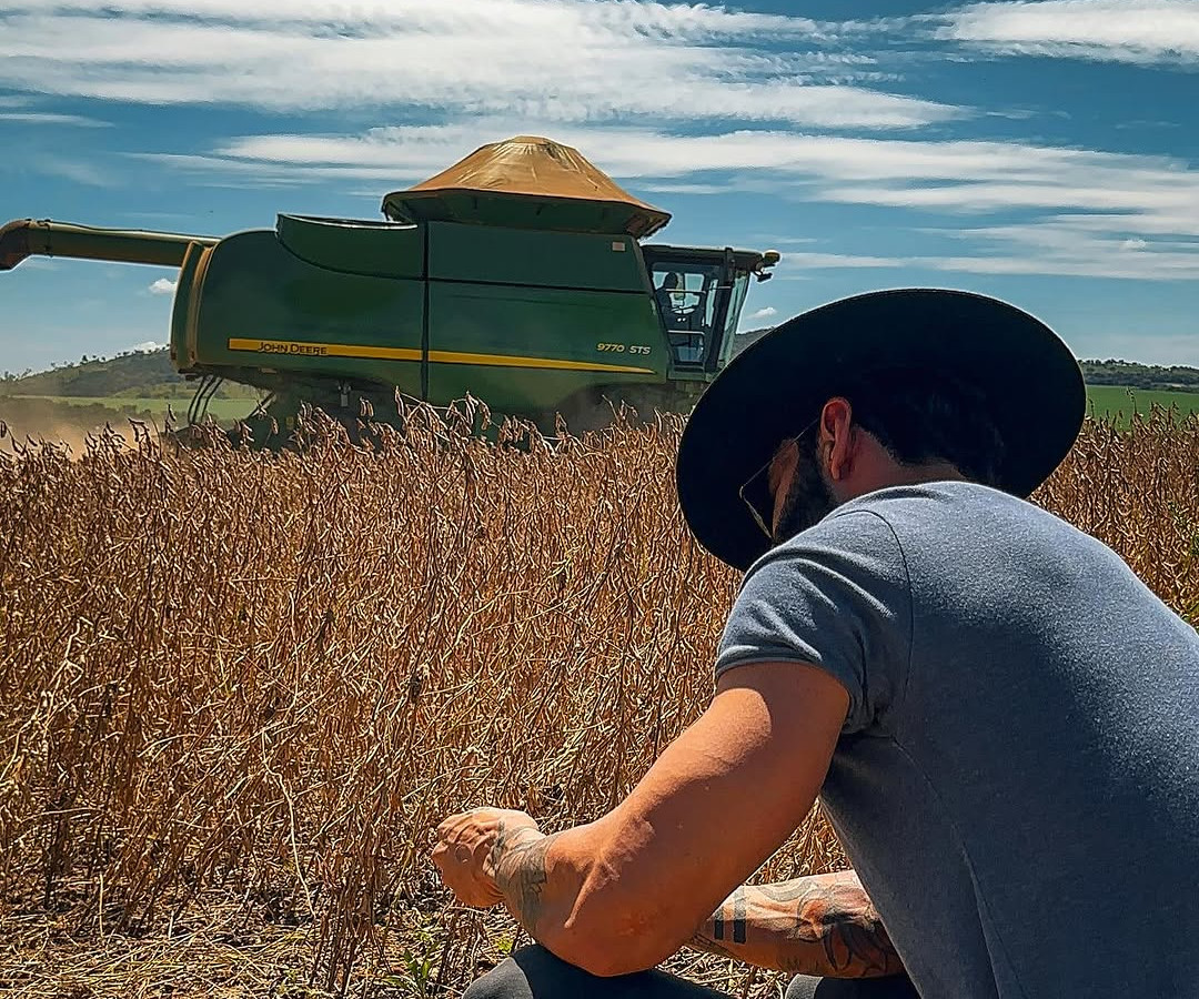 Gusttavo Lima colhe mais de 80 sacas de soja por hectare em fazenda milionária