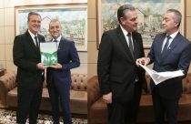 Ministro Fávaro recebe presidente da Conab para anúncio de supersafra histórica no Brasil