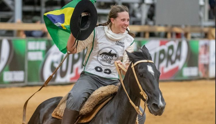 Força feminina ganha espaço na criação e nas pistas do Crioulo 