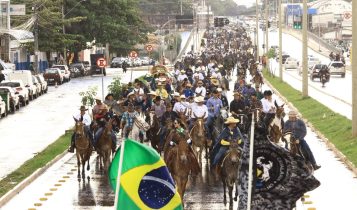 Goiás recebe maior encontro de comitivas do Brasil e reúne quase 2.000 muladeiros