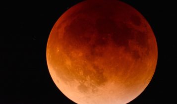 Eclipse Lunar Total: Prepare-se para a deslumbrante Lua de sangue esta noite!
