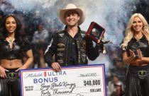 Disputa pelo título de melhor cowboy do mundo da PBR pega fogo; Vídeo