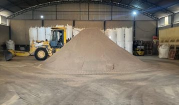 Fiscalização da Agricultura apreende 900 t de farinha animal 'batizada' no PR