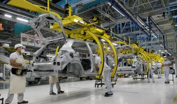 coronavirus_industria_automobilistica_fabrica2005200368