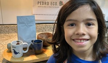 Menino de 9 anos impressiona ao lançar sua própria marca de cafés especiais