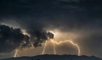 Temporal com raios atinge o Brasil devido a baixa pressão vinda do Paraguai