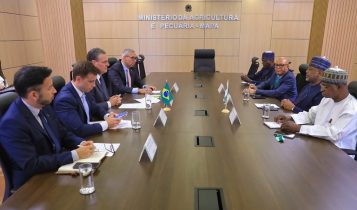 Ministro Fávaro recebe autoridades nigerianas para discutir cooperação agropecuária