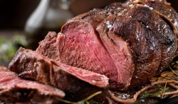Carne de alce e comida mais fedida do mundo são servidos em SP