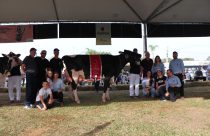 Granja Leticia é destaque na Fenasul Expoleite 2025 com os títulos Melhor Expositor e Melhor Criador 