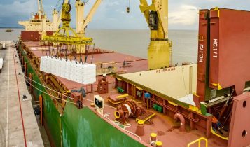 Porto de Itaqui - carregamento de navio cargas - carregamento no Porto de Itaqui - navio - exportacoes
