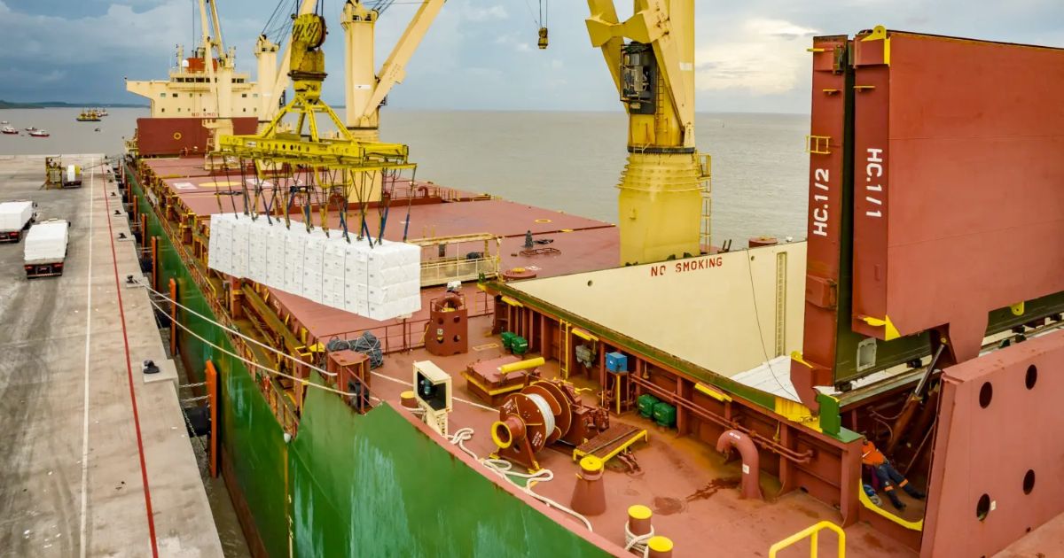 Porto de Itaqui - carregamento de navio cargas - carregamento no Porto de Itaqui - navio - exportacoes