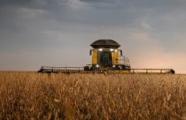 New Holland e Unapel apresentam na AgroBrasília a nova CR10, maior colheitadeira fabricada no Brasil
