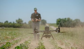 Gigante dos tratores compra empresa de drones agrícolas e amplia arsenal de precisão no campo