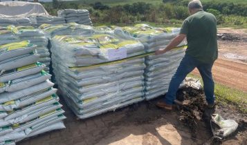Apreensão de 336 toneladas de fertilizante orgânico sem registro é realizada em operação