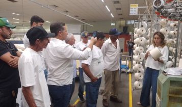 Agricultores do RN veem algodão agroecológico que cultivaram transformado em coleção de moda