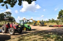 Ministro Carlos Fávaro entrega máquinas e equipamentos para assentamentos e municípios de Mato Grosso