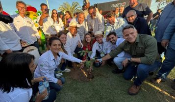 Bahia Farm Show 2025 marca avanço na gestão hídricacom entrega da primeira estação de monitoramento doAquífero Urucuia