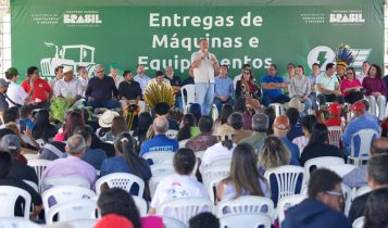 Fávaro entrega máquinas e equipamentos para agricultura familiar em Tangará da Serra e região