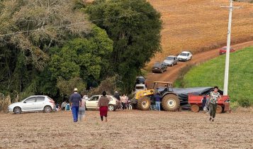 Grupo em comunidade gaúcha (Foto: Diego Camargo)