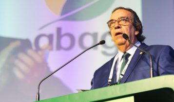 A situação é “extremamente preocupante”, referindo-se à proximidade do início da taxa de 50% imposta por Donald Trump ao Brasil entrar em vigor.