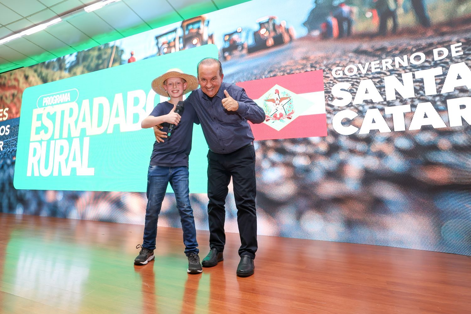 Estrada Boa Rural: governador lança programa que investe R$ 2,5 bilhões  para transformar realidade da infraestrutura no interior de SC