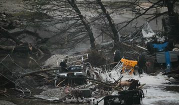 Enchentes no Texas deixam mortos, devastam propriedades rurais e afetam fauna silvestre