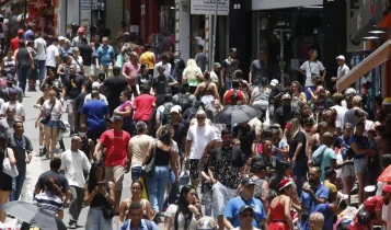 População brasileira chega a 213,4 milhões de habitantes, estima IBGE