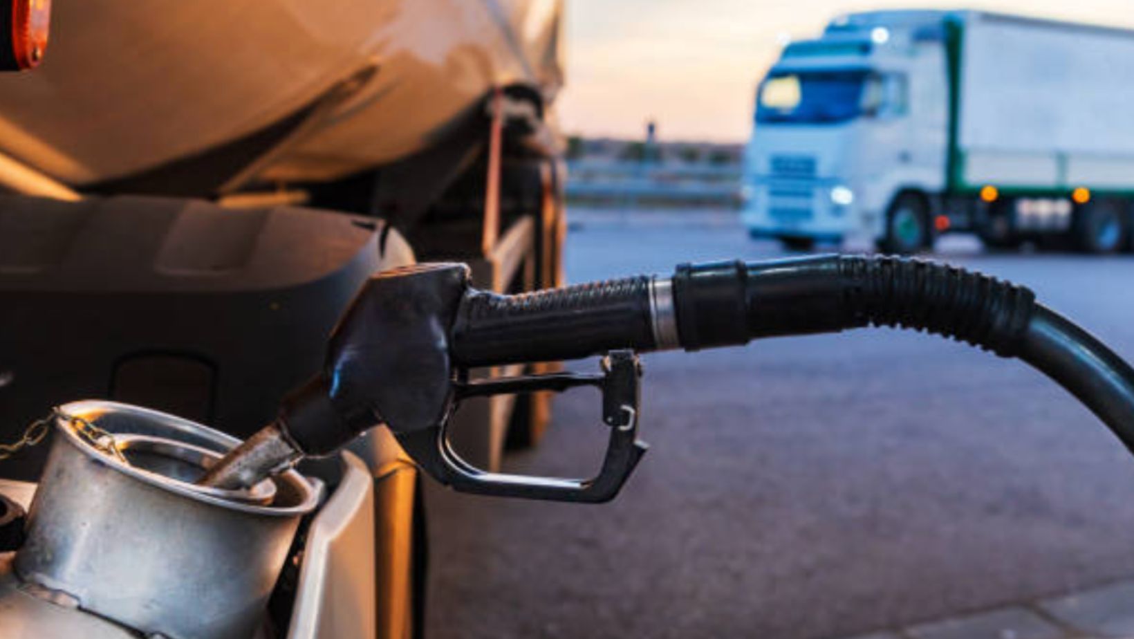 Diesel caro e margens apertadas pedem oito ajustes de conducao economica para tratores e caminhoes da fazenda