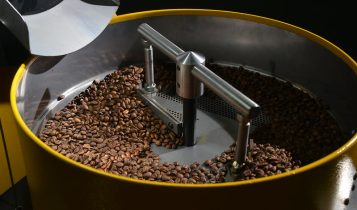 Microtorrefação em alta: Minas Gerais registra aumento de 48% em novos negócios nos primeiros oito meses de 2025