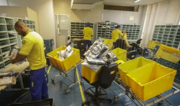 Correios aprovam demissão voluntária e fechamento de agências