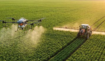 Trator vs. Drone: Quando vale a pena substituir a pulverização terrestre pela aérea?