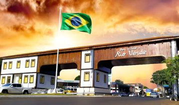 foto da entrada de rio verde com a bandeira do brasil - marquise