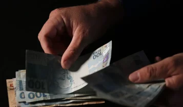 Ações europeias perdem força enquanto operadores avaliam consequências da Venezuela e dados econômicos